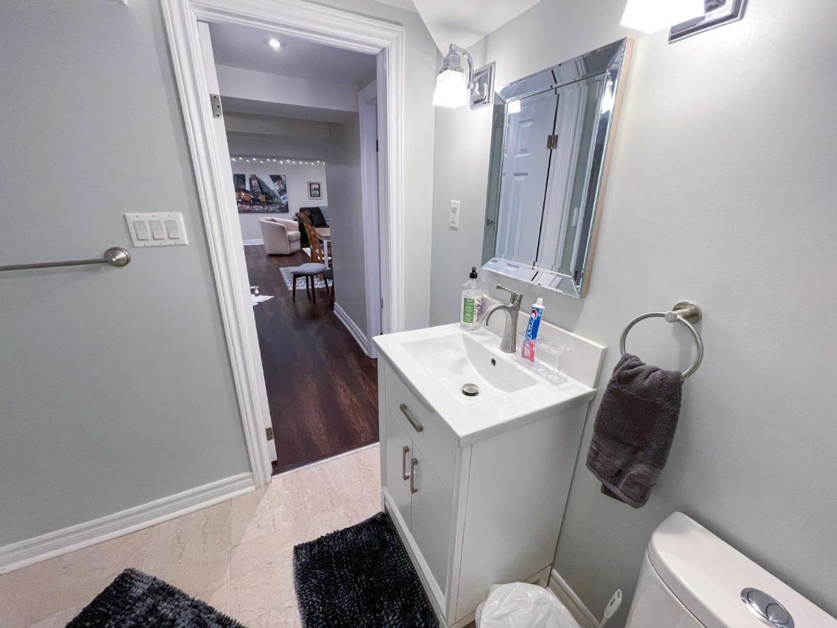 טורונטו Spacious & Renovated 1Bd Suite W/Parking מראה חיצוני תמונה